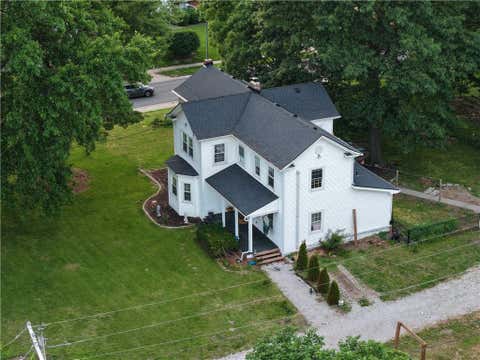 Photo of 1900 NE 65th Street, Gladstone, MO 64118 (MLS # 2633765)