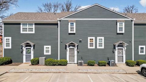 911 W 41st Place 911 Kansas City MO 64111