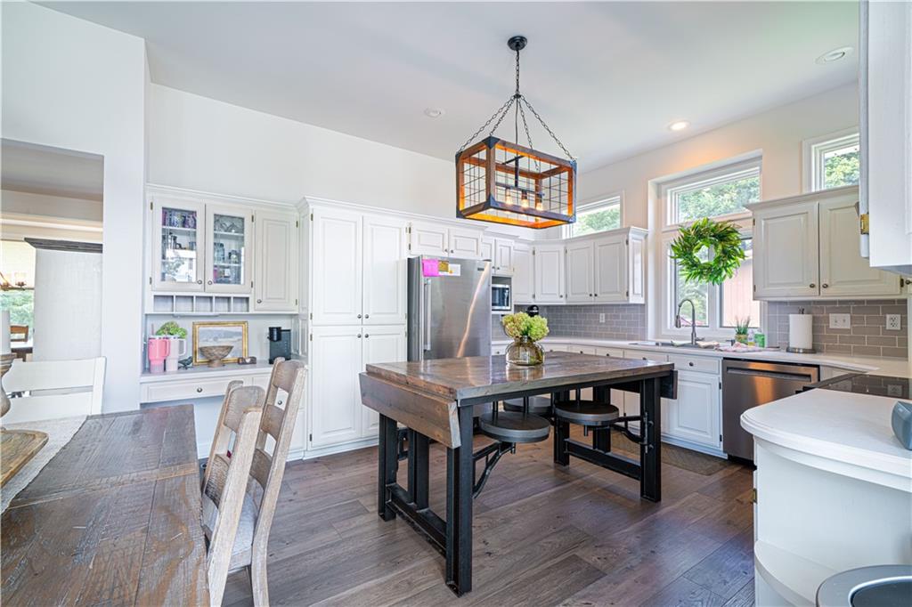 Wathena, Kansas 66090, United States, 4 Bedrooms Bedrooms, ,3 BathroomsBathrooms,Residential,Active,194065