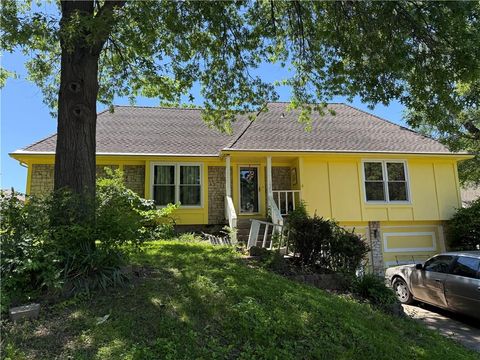 Photo of 1509 S 24th Street, Blue Springs, MO 64015 (MLS # 2620139)