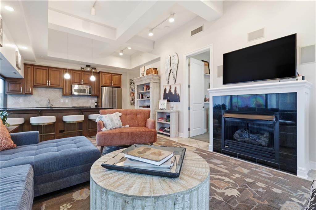 1101 Walnut Street 1707