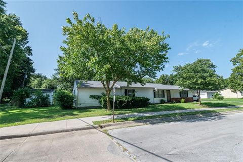 2409 W 1st Street, Coffeyville, KS 67337 - MLS#: 2565835