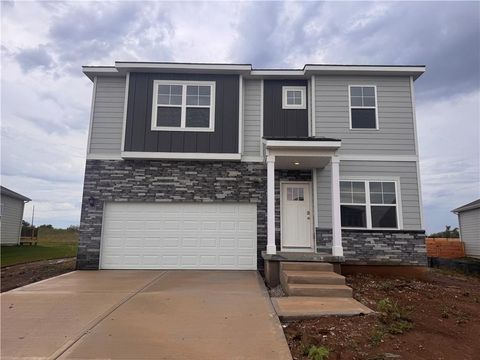 Photo of 19595 W 202nd Terrace, Spring Hill, KS 66083 (MLS # 2579064)