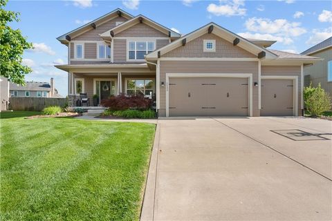Photo of 1533 SW 41st Street, Lees Summit, MO 64082 (MLS # 2619707)