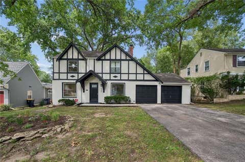 Photo of 424 E 79th Terrace, Kansas City, MO 64131 (MLS # 2637818)