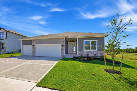 Photo of 18585 W 195th Street, Spring Hill, KS 66083 (MLS # 2646589)