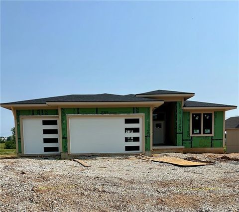 6031 Apache Street Shawnee KS 66226