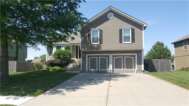 Photo 1 of 20 — 916 SE 11th Street, Lee's Summit, MO 64081