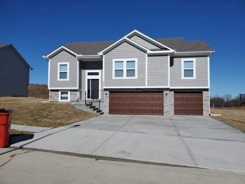 1202 NW 4th Street Oak Grove MO 64075