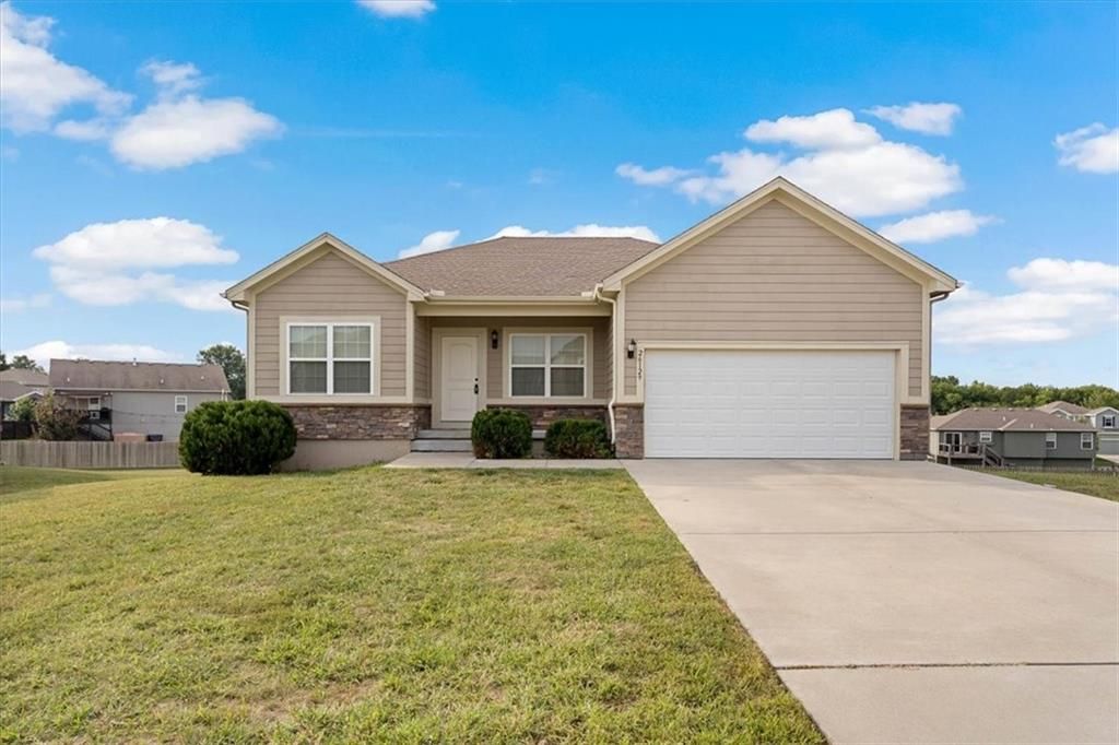 Photo of 26129 W 141st Court, Olathe, KS 66061 (MLS # 2592232)