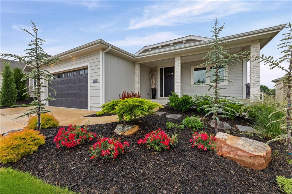 Photo of 4002 W 158th Terrace, Overland Park, KS 66224 (MLS # 2621656)