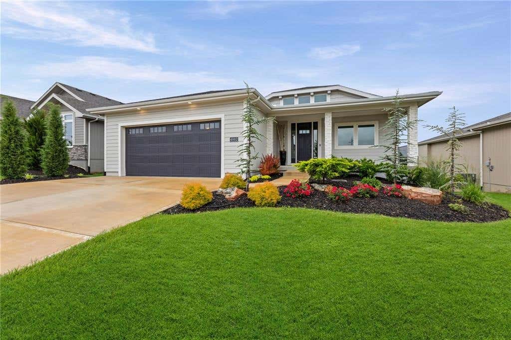 Photo of 4002 W 158th Terrace, Overland Park, KS 66224 (MLS # 2621656)