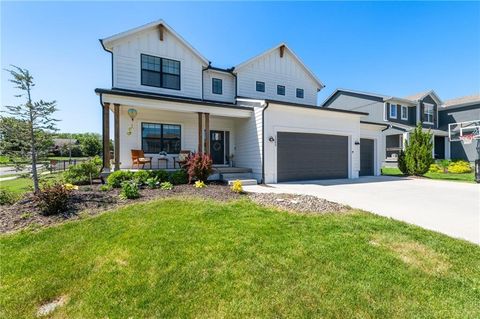 Photo of 1505 SW Georgetown Drive, Lees Summit, MO 64082 (MLS # 2622041)