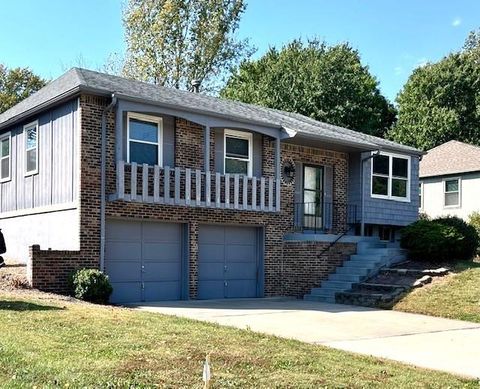 Photo of 16111 W Indian Creek Parkway, Olathe, KS 66062 (MLS # 2581645)