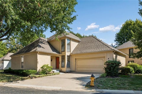 Photo of 9151 W 102nd Terrace, Overland Park, KS 66212 (MLS # 2639422)