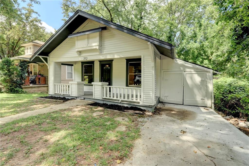 212 S Huttig Avenue