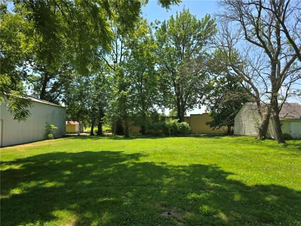 208 E Bodine Avenue