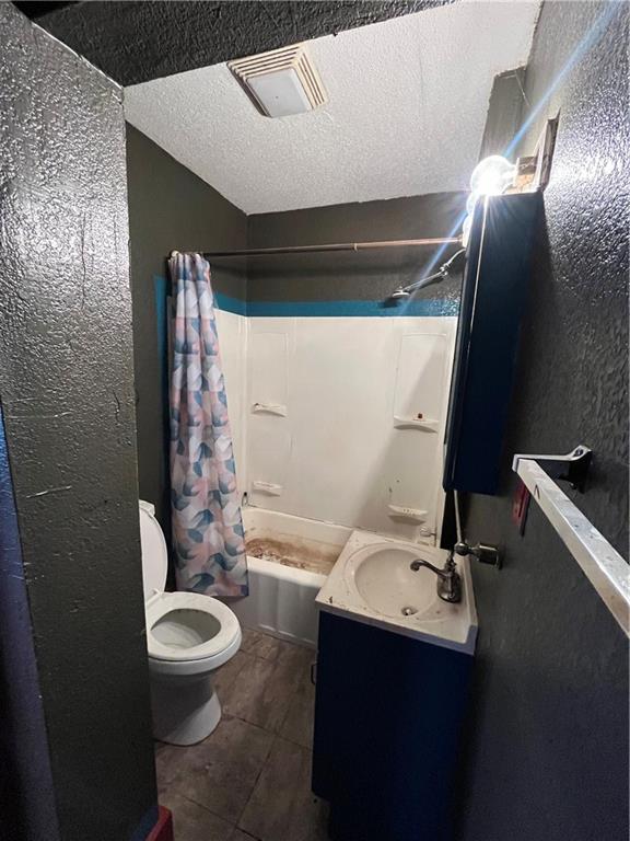 St Joseph, Missouri 64501, United States, 2 Bedrooms Bedrooms, ,2 BathroomsBathrooms,Residential,Active,210958