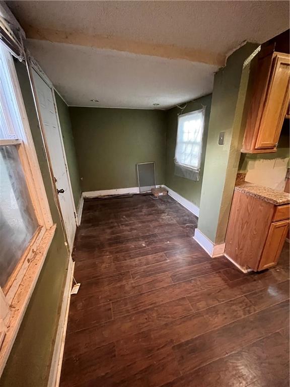 St Joseph, Missouri 64501, United States, 2 Bedrooms Bedrooms, ,2 BathroomsBathrooms,Residential,Active,210958