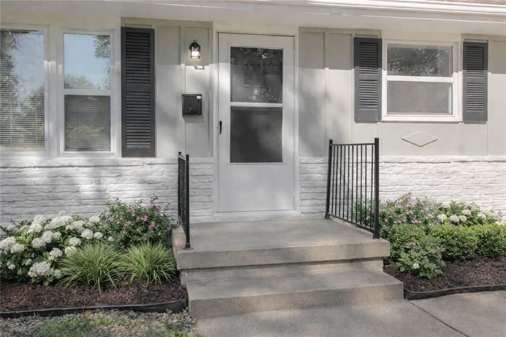 Photo of 8512 E 85th Street, Raytown, MO 64138 (MLS # 2608041)