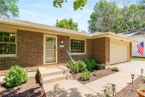 Photo of 16016 W 151st Terrace, Olathe, KS 66062 (MLS # 2621491)
