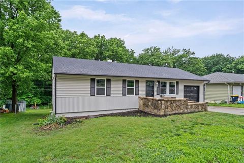 Photo of 3301 E 107th Terrace, Kansas City, MO 64137 (MLS # 2622328)