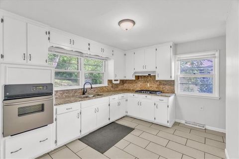 Tiny photo for 425 Maple Street, Liberty, MO 64068 (MLS # 2599304)