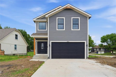 Photo of 8012 E 130th Street, Grandview, MO 64030 (MLS # 2627231)