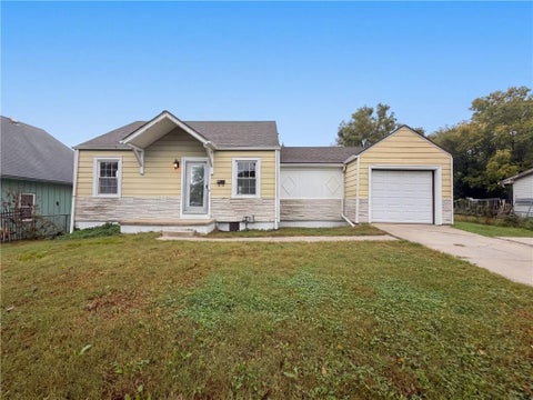 Photo of 10308 E 39th Street, Kansas City, MO 64133 (MLS # 2647449)