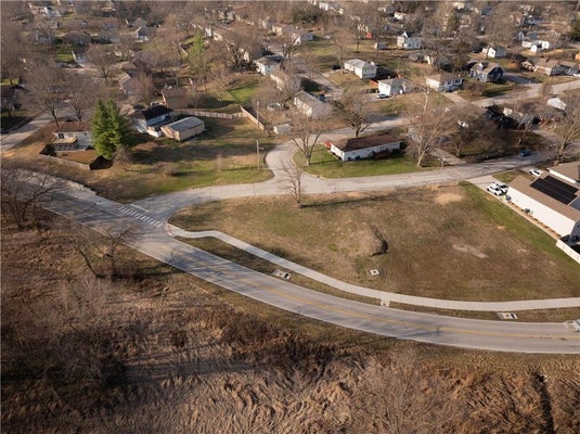 423 E MAIN ST, SMITHVILLE, MO 64089 - Image 925b0d3f21f80b4a11eb9e5c3680e4e5/2369625194