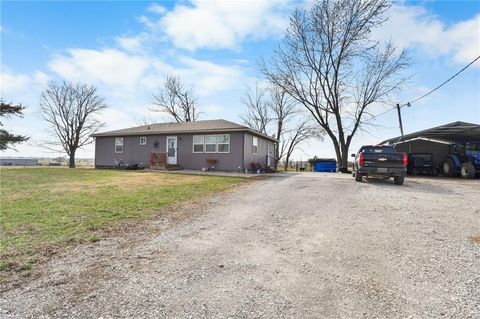 Photo of 38080 Osawatomie Road, Osawatomie, KS 66064 (MLS # 2606315)