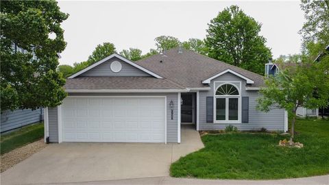 Photo of 2908 Meadow Drive, Lawrence, KS 66047 (MLS # 2615396)