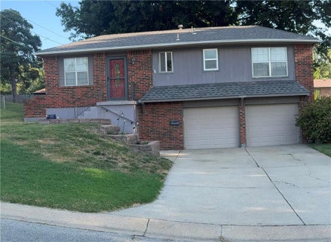 Photo of 16904 E 35th Terrace, Independence, MO 64055 (MLS # 2642685)