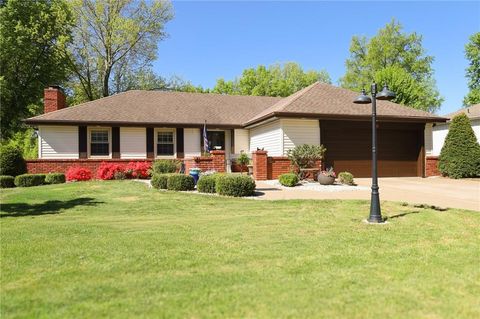 Photo of 4824 Mockingbird Lane, St Joseph, MO 64506 (MLS # 2616131)