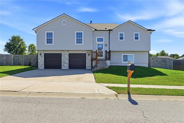601 SW TISHA LN, GRAIN VALLEY, MO 64029 - Image 9362f33422ce55d98b3e9ca95d185d2c/3900560572