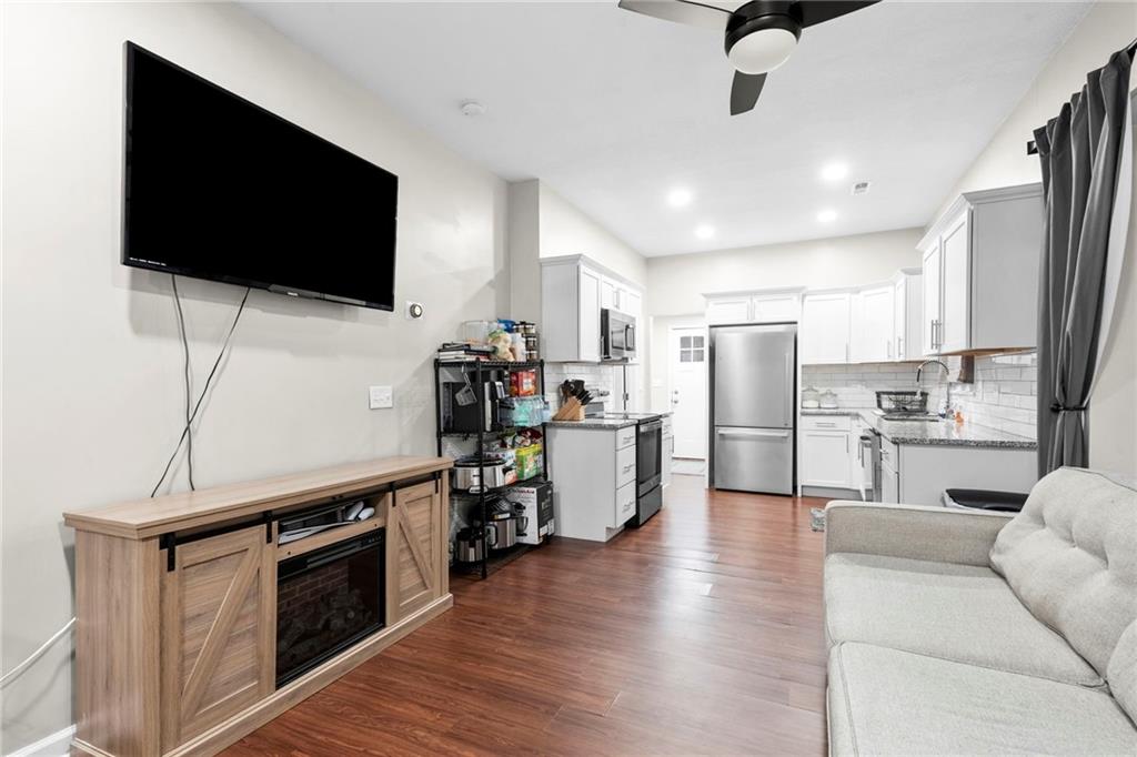 1120 Splitlog Avenue