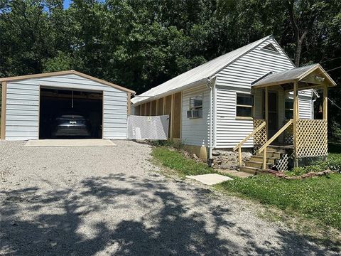 Photo of 2332 Park Lane, Oak Grove, MO 64075 (MLS # 2616897)