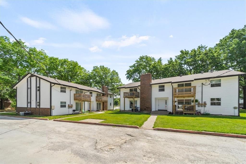 2201 Twin Oaks Drive