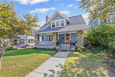 Photo of 129 W 61st Terrace, Kansas City, MO 64113 (MLS # 2579098)