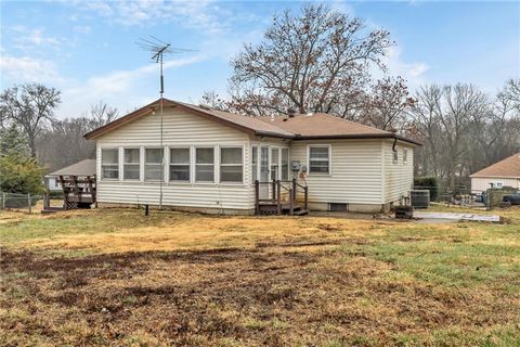 Tiny photo for 819 S Main Street, Liberty, MO 64068 (MLS # 2605570)