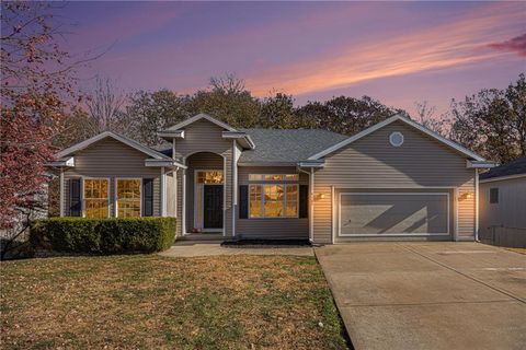 8707 N ROBINHOOD Avenue Kansas City MO 64154