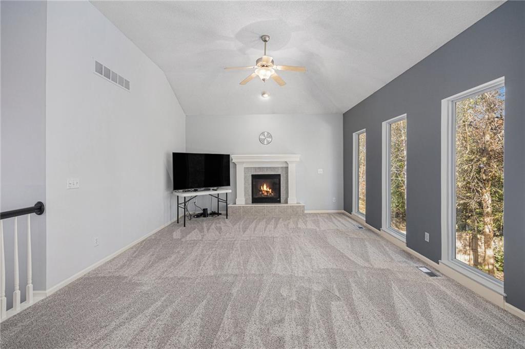 8707 N ROBINHOOD Avenue