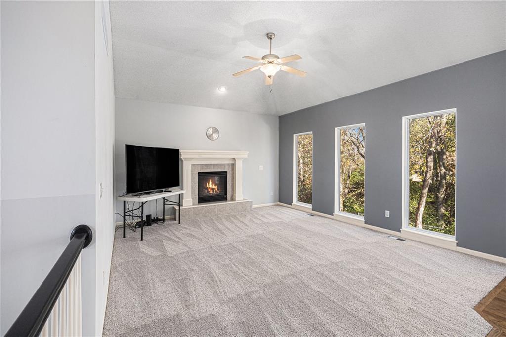 8707 N ROBINHOOD Avenue