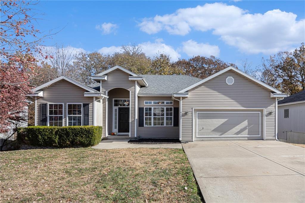 8707 N ROBINHOOD Avenue