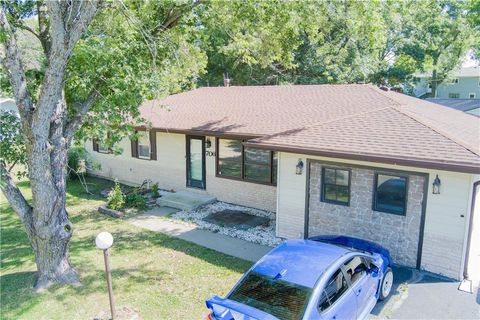 Photo of 706 W 16th Street, Maryville, MO 64468 (MLS # 2615323)