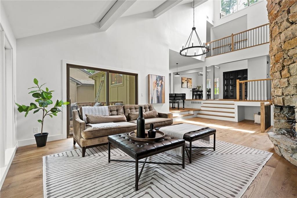 224 NW Locust Street