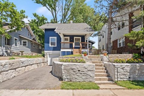 Photo of 4011 State Line Road, Kansas City, MO 64111 (MLS # 2626856)
