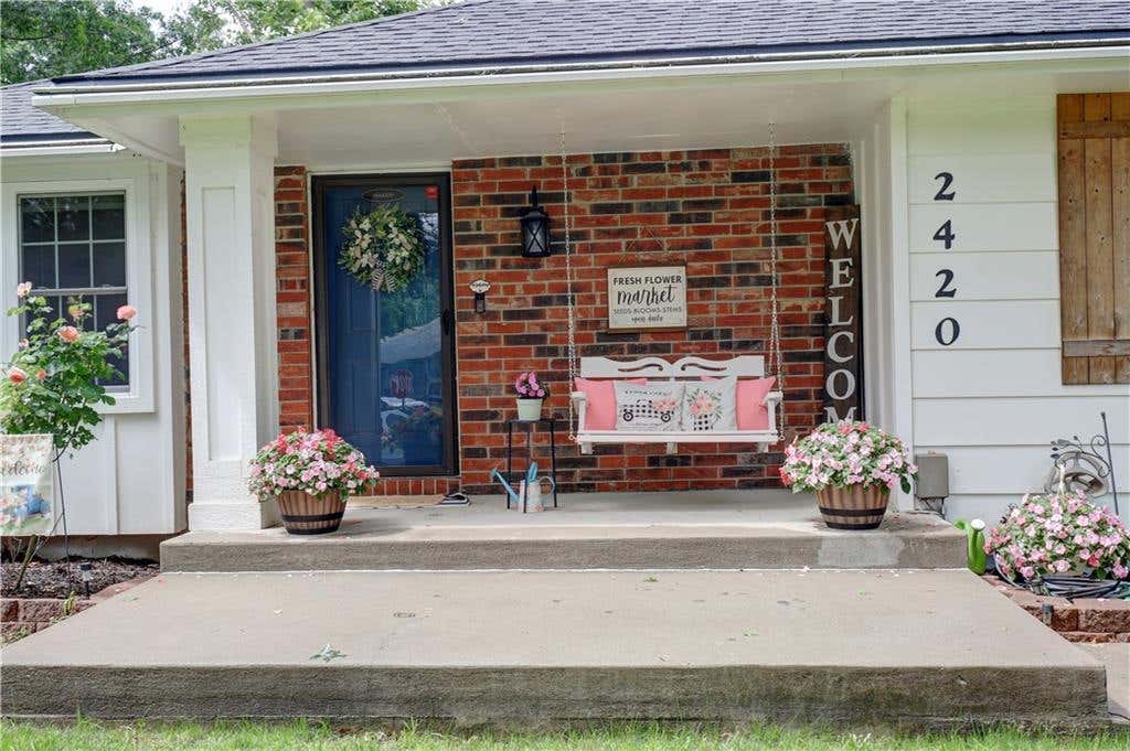 Photo of 2420 SW Rome Court, Blue Springs, MO 64015 (MLS # 2623620)