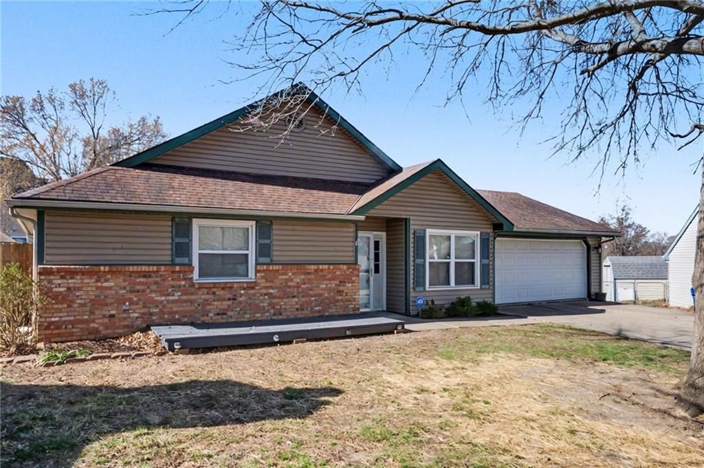 Photo of 1605 E 21st Place, Lawrence, KS 66046 (MLS # 2608088)