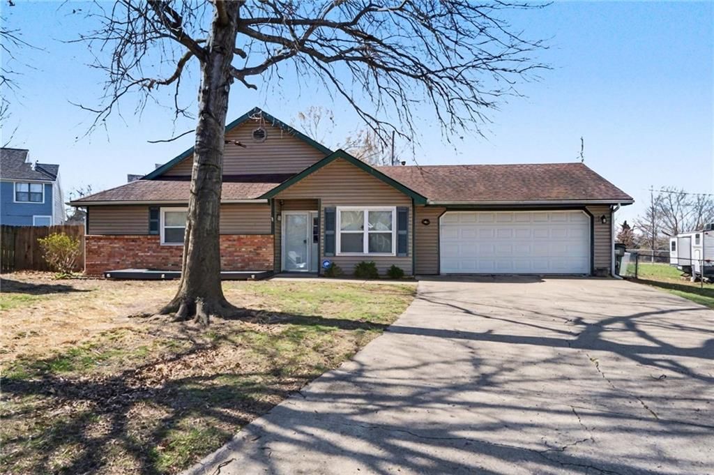 Photo of 1605 E 21st Place, Lawrence, KS 66046 (MLS # 2608088)